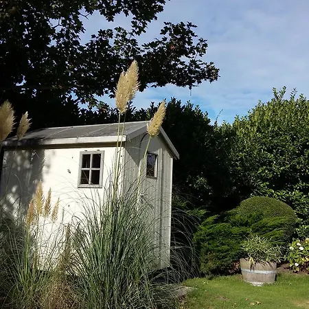 Les Hauts De La Cluse Bed & Breakfast 4*