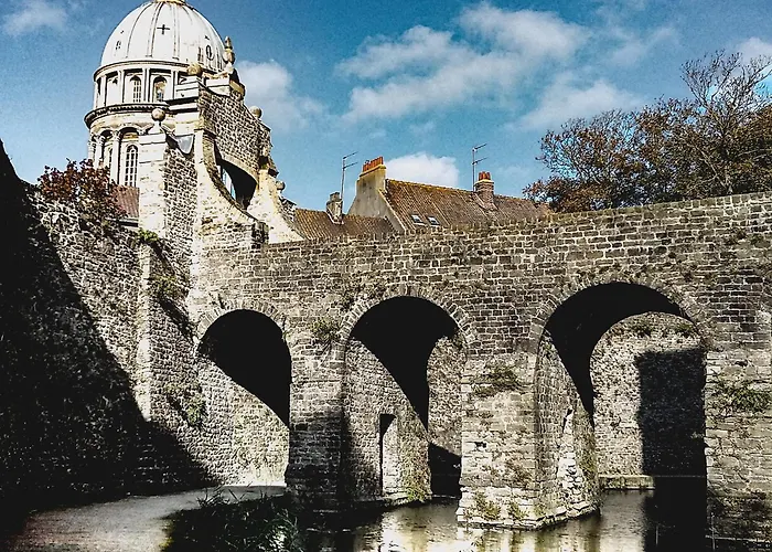 Bed & Breakfast Les Hauts De La Cluse 4*